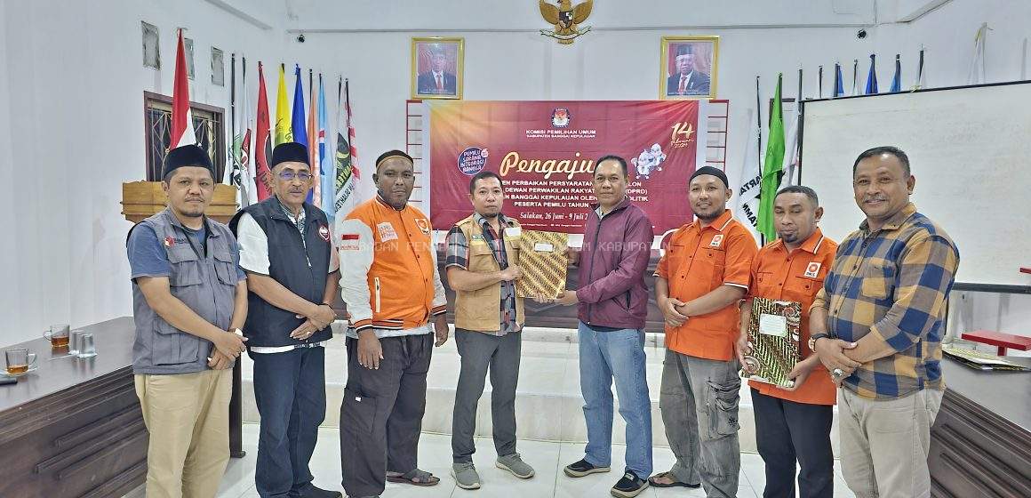 Jeprianto Terima Dokumen Perbaikan Persyaratan Bakal Calon Anggota DPRD Bangkep